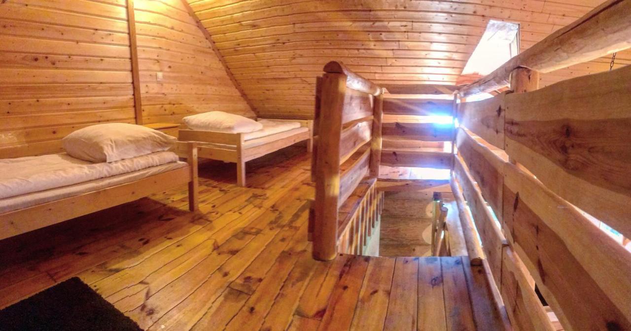 Hotel Pod Koziorozcami à Trzebiechow Extérieur photo